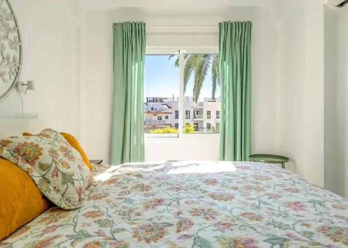 Coronado Perla Pool Centro *